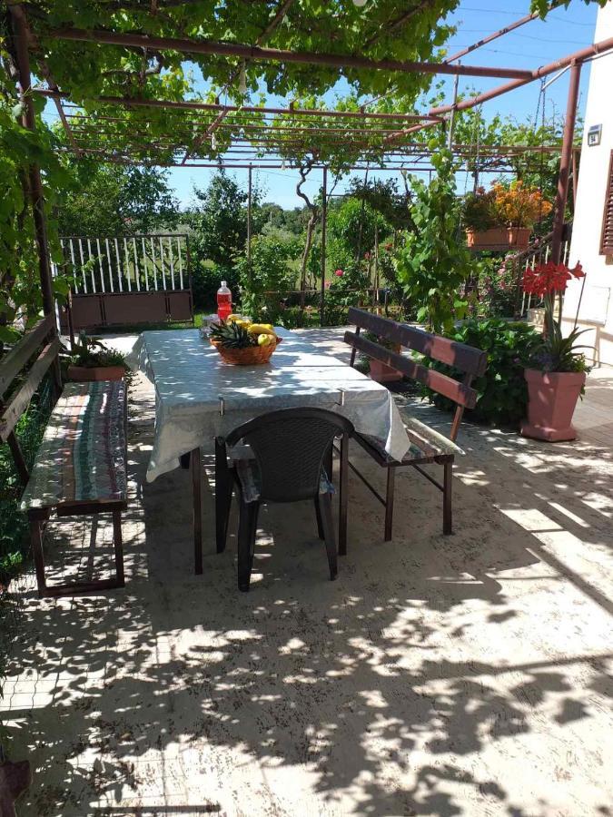 Lori Appartement Pula Buitenkant foto