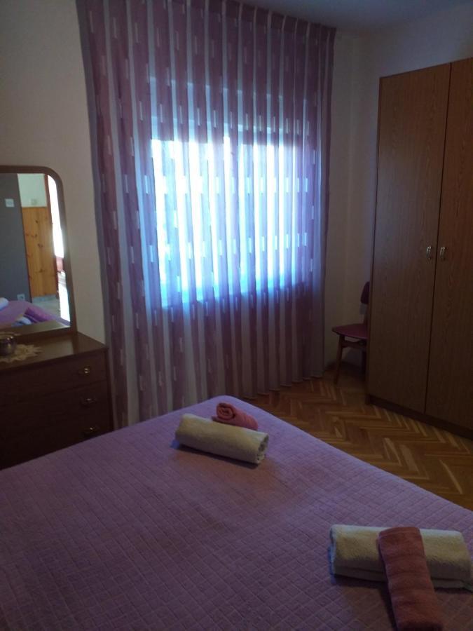 Lori Appartement Pula Buitenkant foto