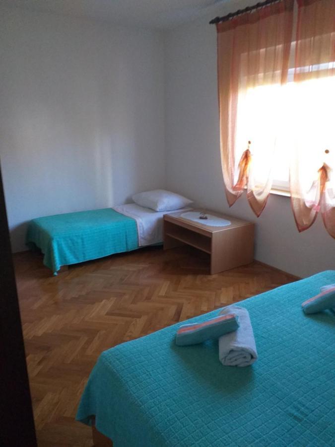 Lori Appartement Pula Buitenkant foto