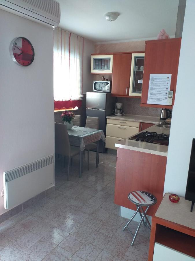 Lori Appartement Pula Buitenkant foto